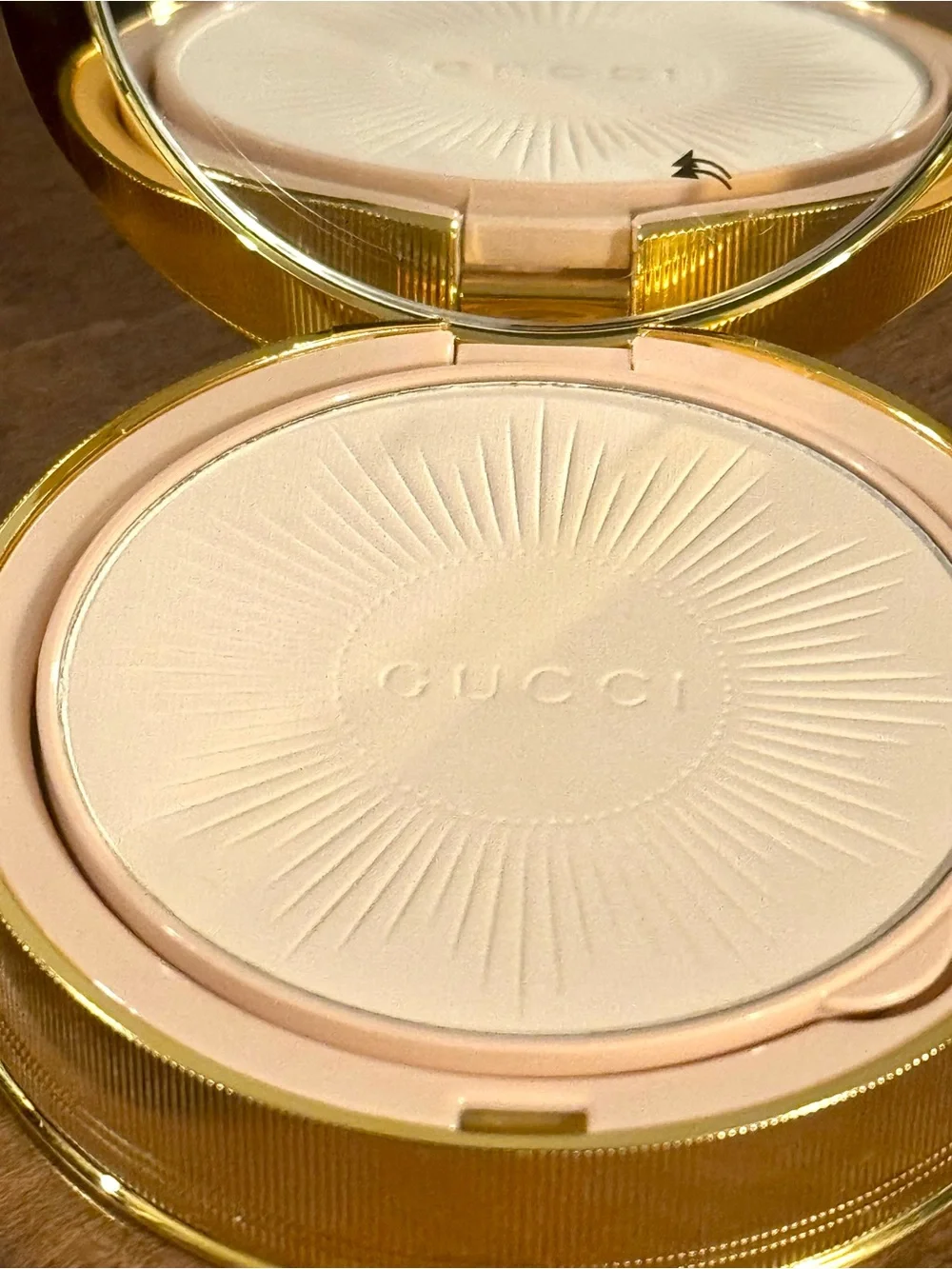 FreshGucci Mattifying Face Powder with 18-Hour Wear;Shade:00(without box & Puff)